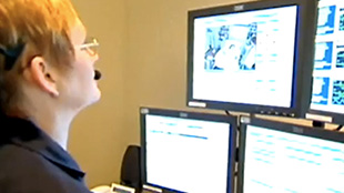 Monitoree m&aacute;s de 100 pacientes desde un &uacute;nico centro ICU.