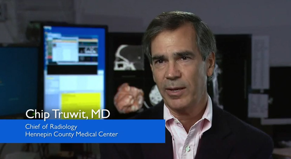 Radi&oacute;logo frente PACS im&aacute;genes